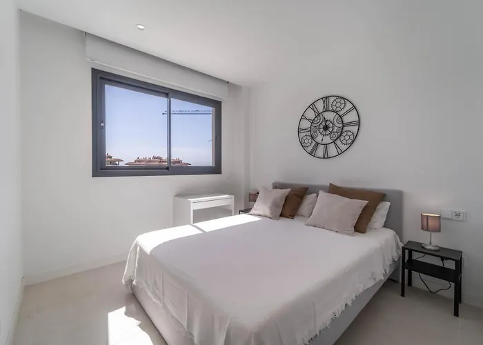 Higueron West By Gms * 푸엔히롤라